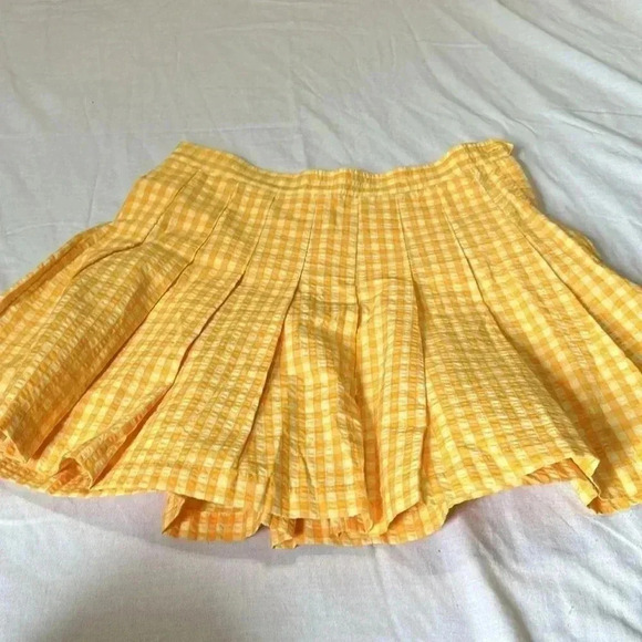 Urban Outfitters Katie Plaid Yellow Pleated Flair Skirt Skater Medium NWT - Picture 2 of 5